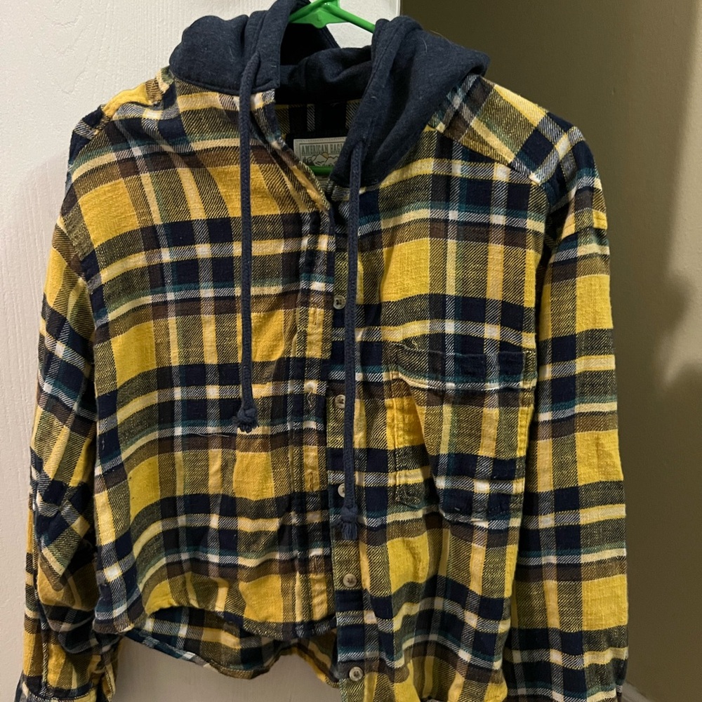 Women’s hooded cropped flannel - size medium